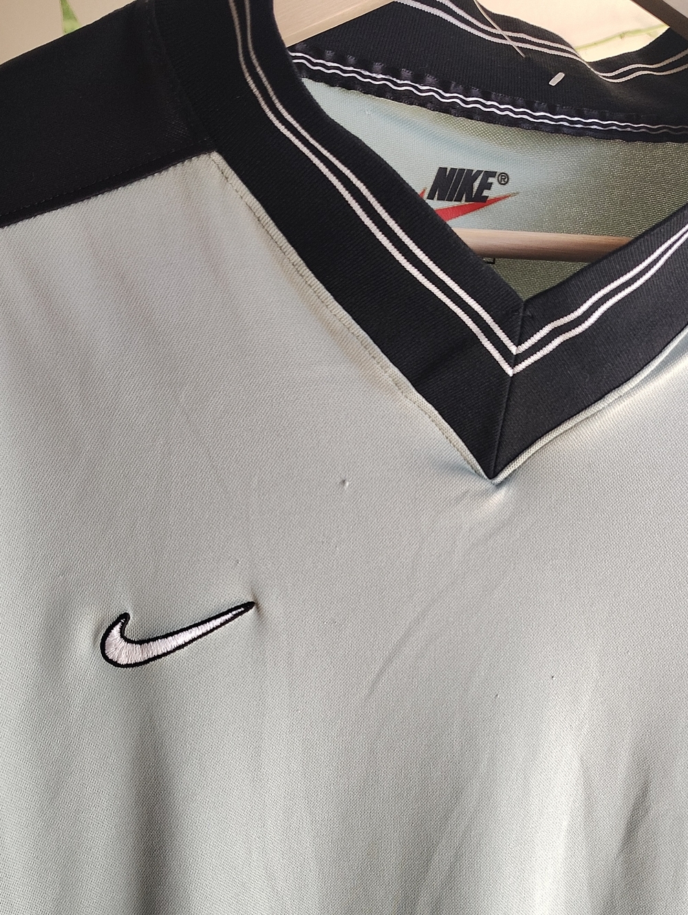 Vintage Nike Men’s Sage Green V-Neck Soccer Shirt - Picture 3 of 5